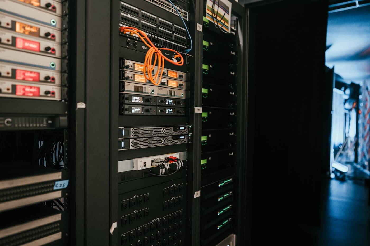 Network and server equipment mounted in a rack
